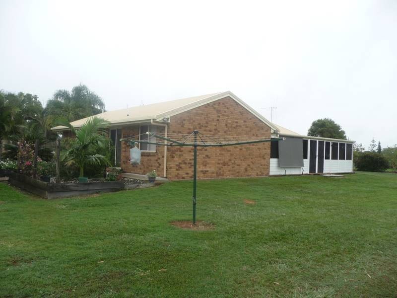 61 RIVER ROAD, Buxton QLD 4660