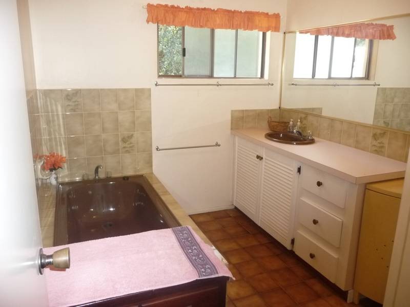 3 THOMPSON ROAD, Childers QLD 4660