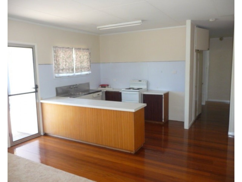 17 QUEEN STREET, Dallarnil QLD 4621