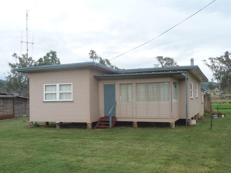 8 Main Street, Coalstoun Lakes QLD 4621