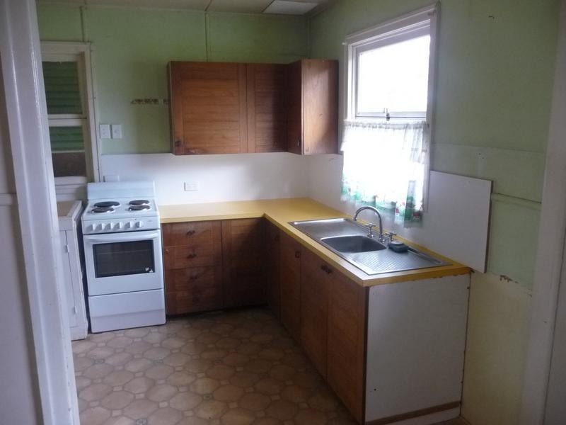 8 Main Street, Coalstoun Lakes QLD 4621