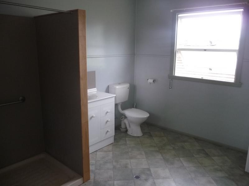 8 Main Street, Coalstoun Lakes QLD 4621