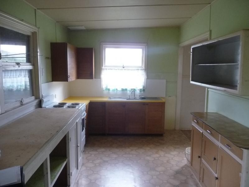 8 Main Street, Coalstoun Lakes QLD 4621