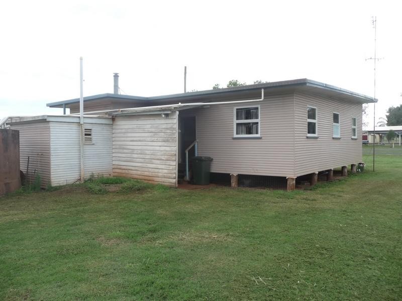 8 Main Street, Coalstoun Lakes QLD 4621