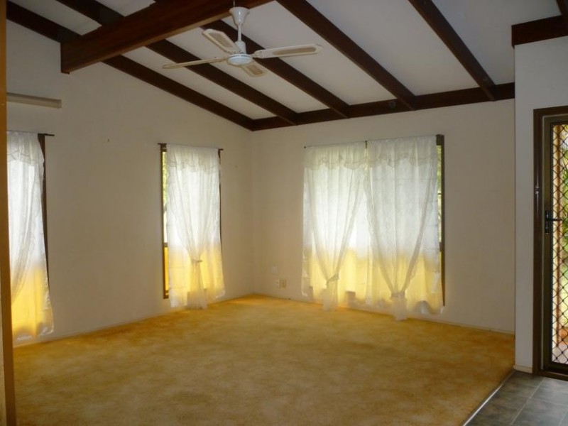 1 Hinkler Street, Childers QLD 4660