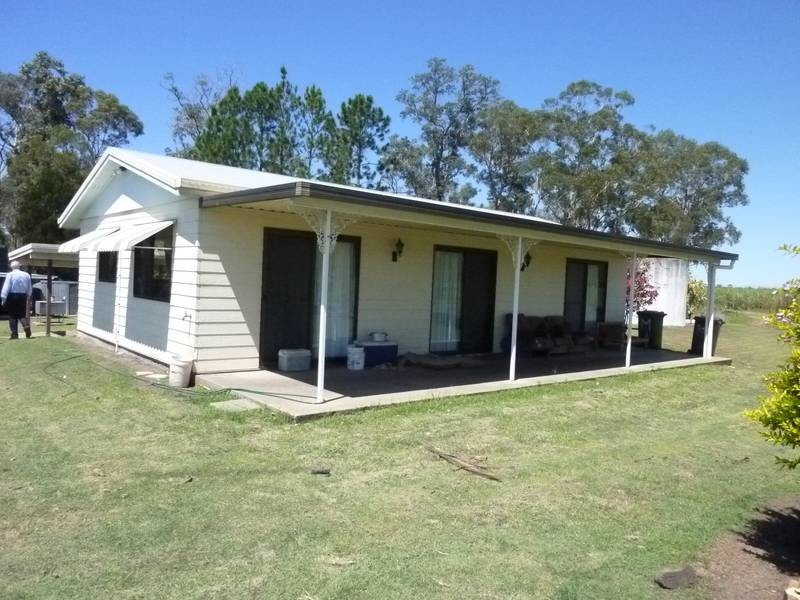 400 VOSS ROAD, North Gregory QLD 4660