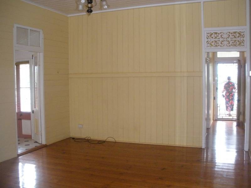 12 Queen Street, Childers QLD 4660