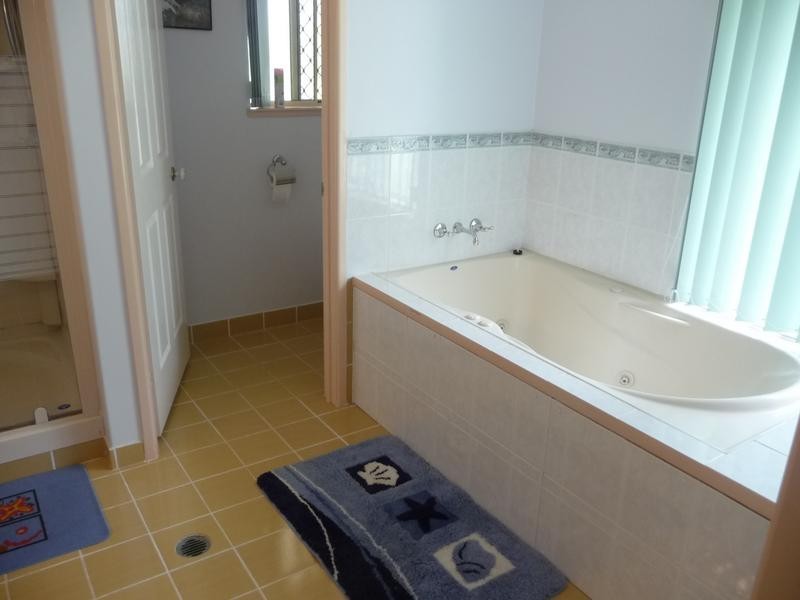 2 SUNNYBRAE CIRCUIT, Redridge QLD 4660