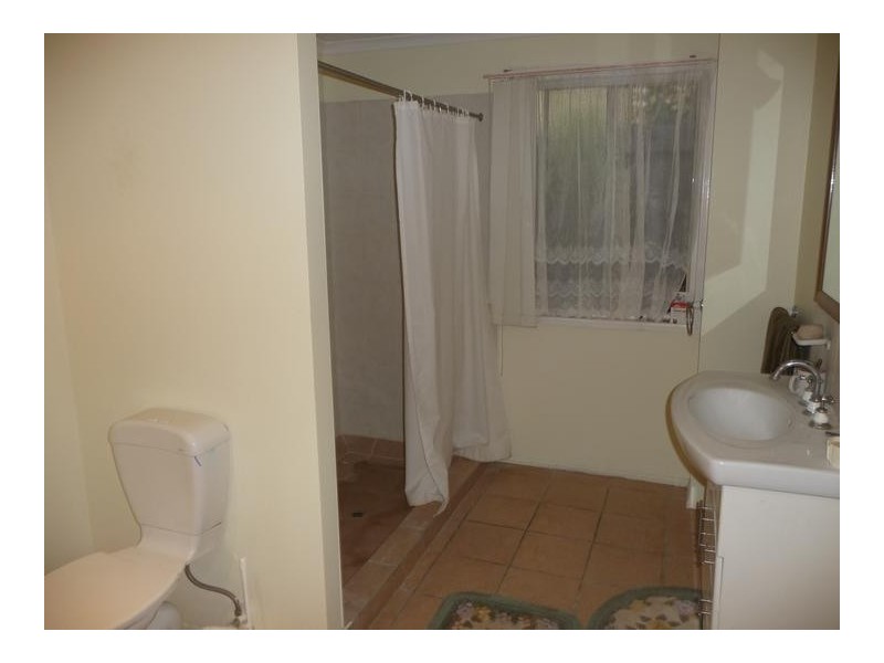 12 Elizabeth Street, Biggenden QLD 4621