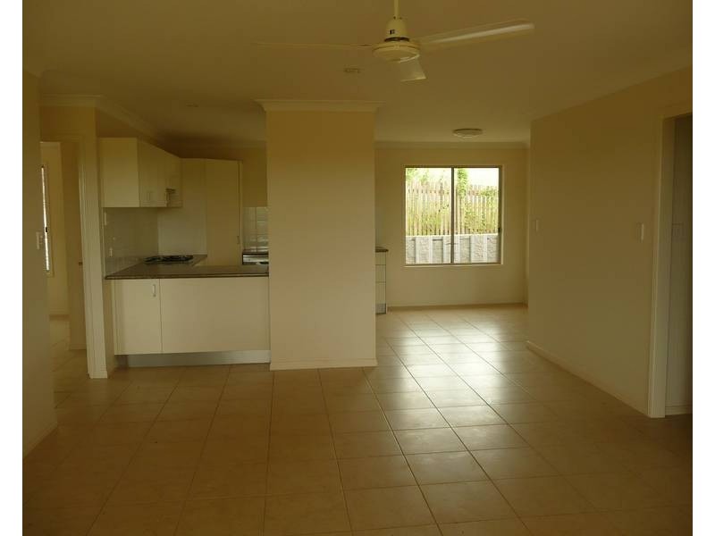 5/2 Lawman Place, Childers QLD 4660