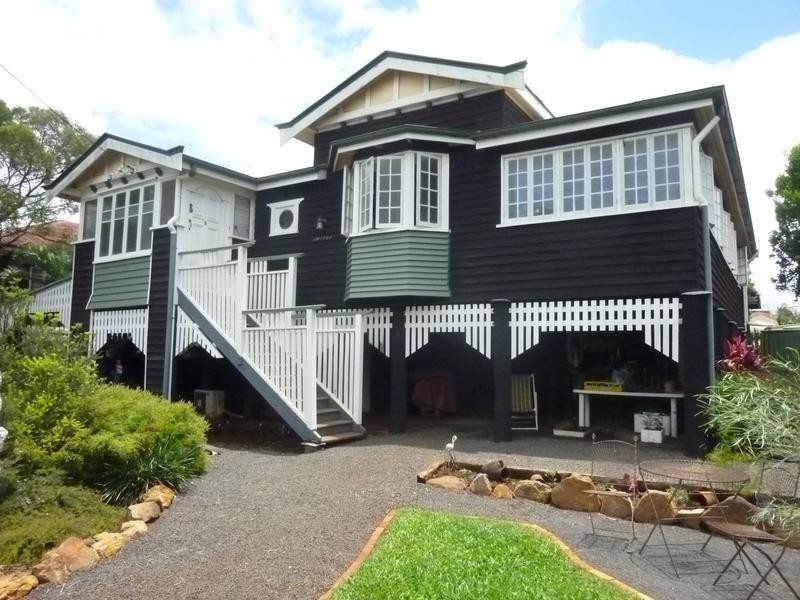 9 MACROSSAN STREET, Childers QLD 4660
