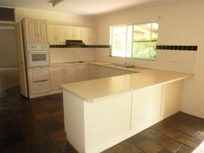 211 Rainbows Road, South Isis QLD 4660