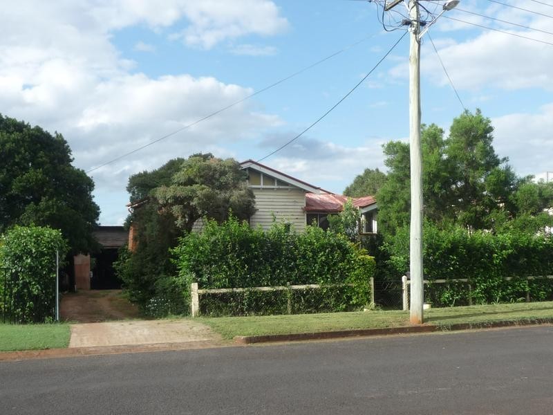 49 MACROSSAN STREET, Childers QLD 4660
