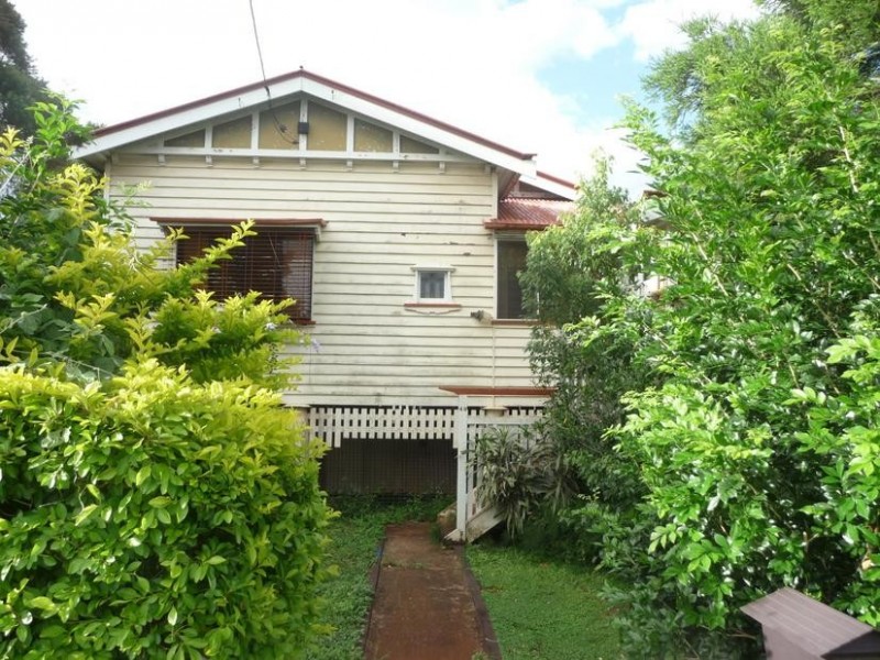 49 MACROSSAN STREET, Childers QLD 4660