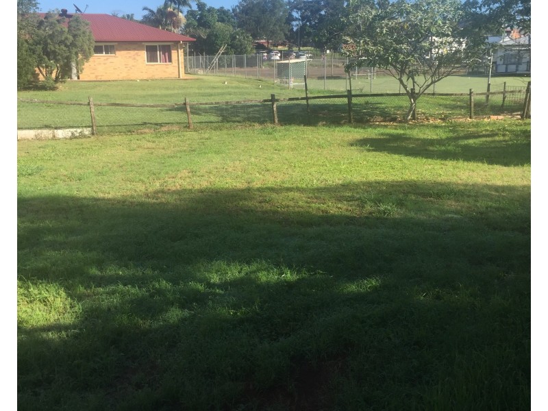 11 West Street, Childers QLD 4660