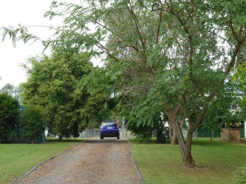 13 QUEEN STREET, Dallarnil QLD 4621