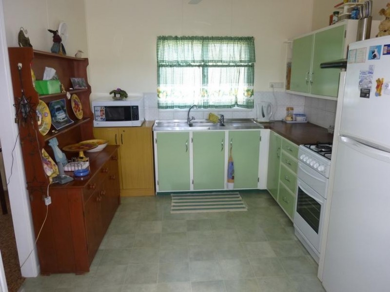 42 BLUFF VIEW ROAD, Biggenden QLD 4621
