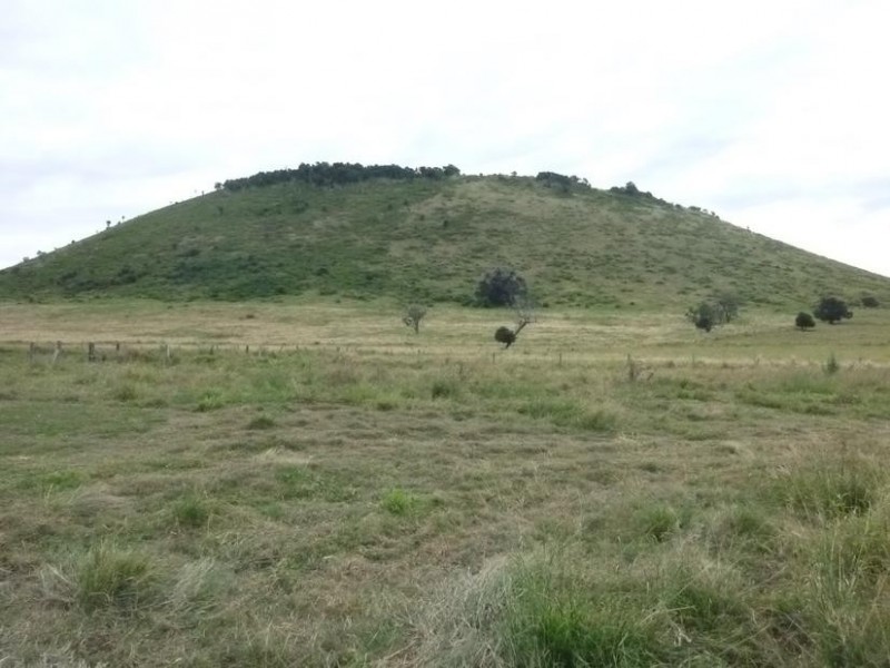 236 HUNTERS ROAD, Coalstoun Lakes QLD 4621