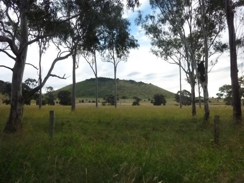 236 HUNTERS ROAD, Coalstoun Lakes QLD 4621