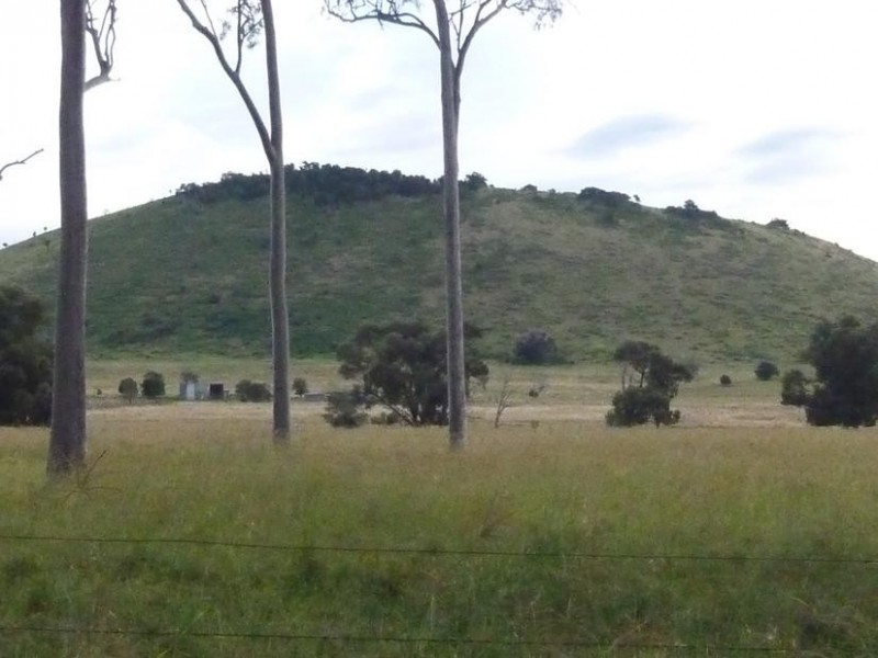 236 HUNTERS ROAD, Coalstoun Lakes QLD 4621