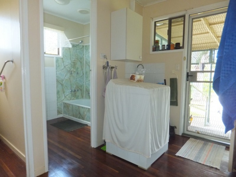 6 HULL STREET, Buxton QLD 4660