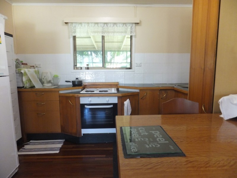 6 HULL STREET, Buxton QLD 4660