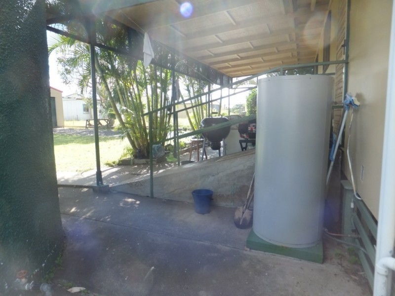 6 HULL STREET, Buxton QLD 4660