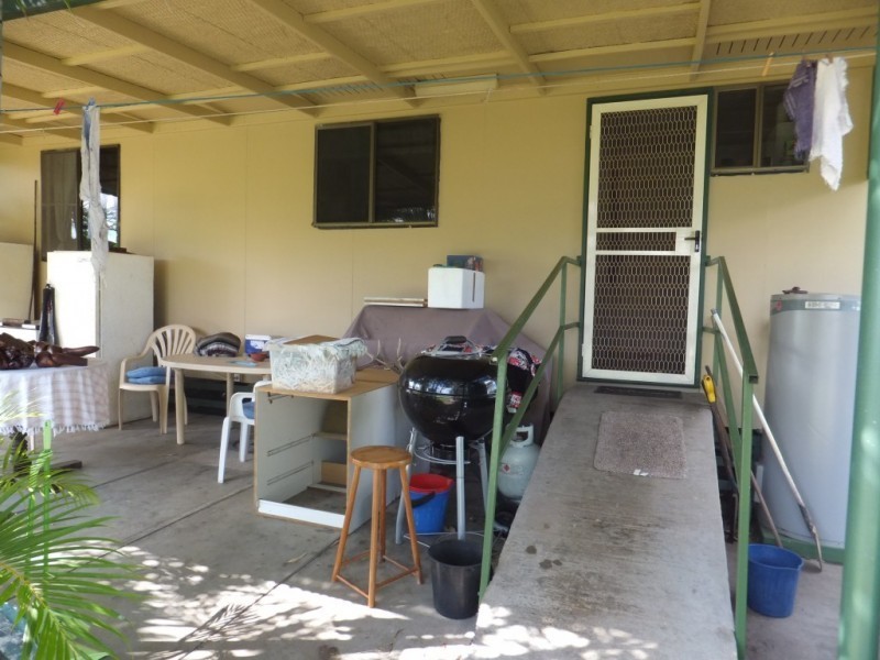 6 HULL STREET, Buxton QLD 4660