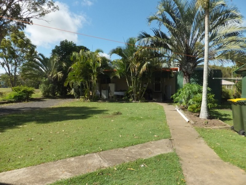 6 HULL STREET, Buxton QLD 4660