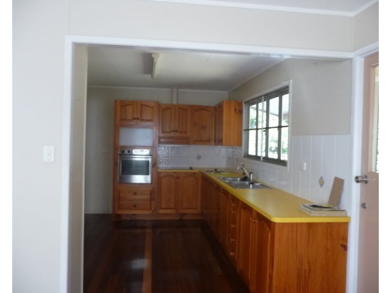 10 Elizabeth Street, Childers QLD 4660