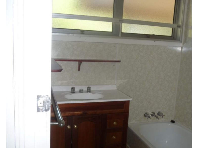 10 Elizabeth Street, Childers QLD 4660