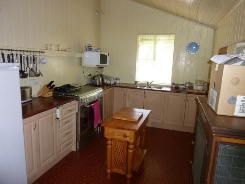 3 PIZZEY STREET, Childers QLD 4660