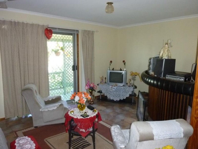 10 SMITH STREET, Buxton QLD 4660