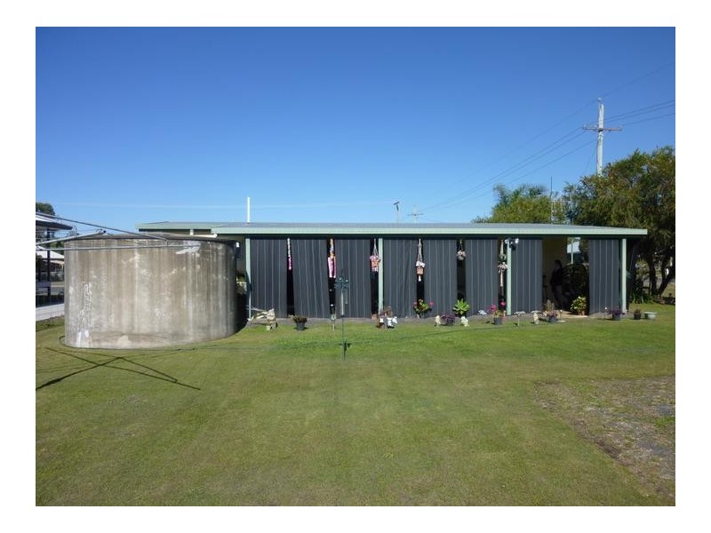 10 SMITH STREET, Buxton QLD 4660