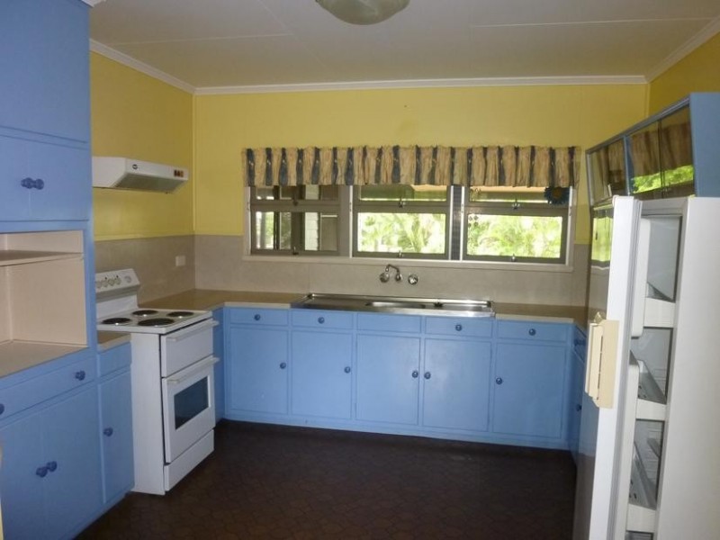 3 CEVN STREET, Childers QLD 4660
