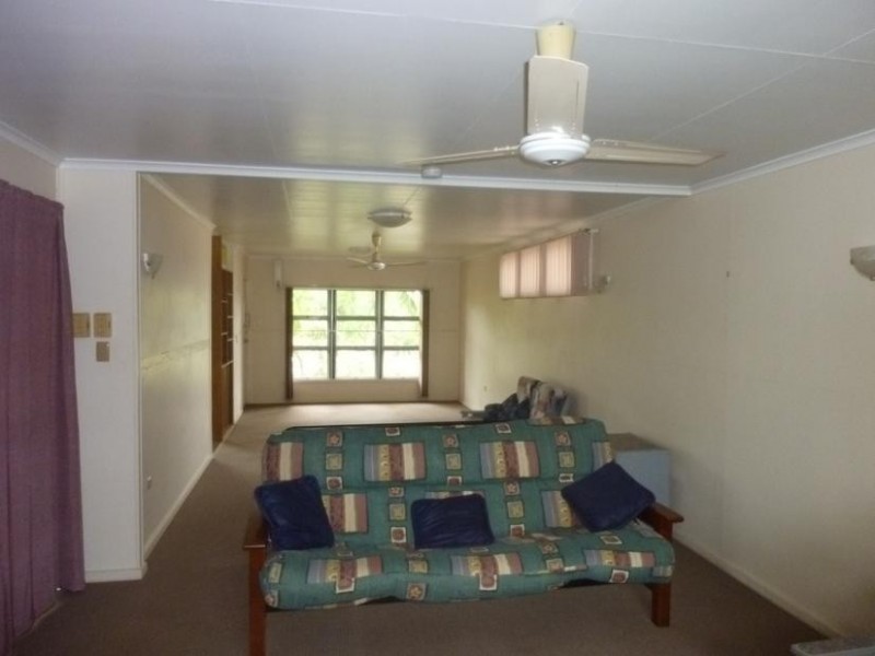 3 CEVN STREET, Childers QLD 4660