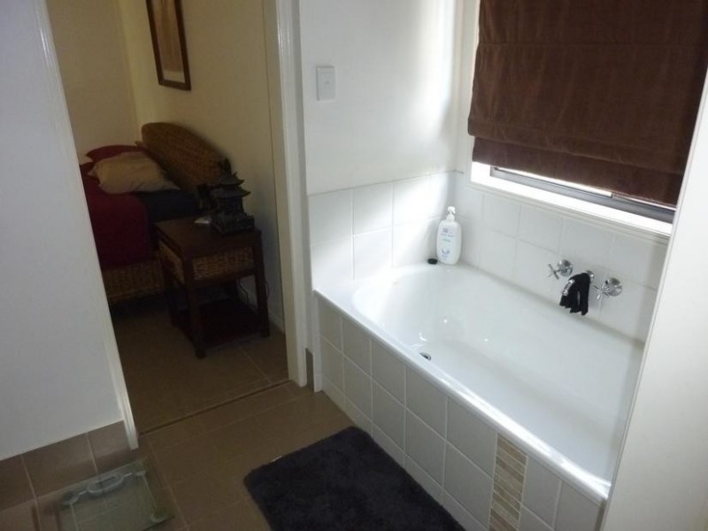 11 MELELEUCA COURT, Redridge QLD 4660