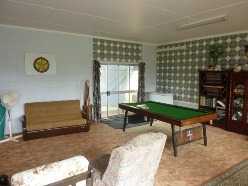 1 MAIN STREET, Coalstoun Lakes QLD 4621