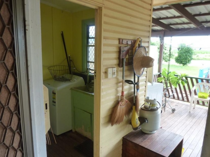 1 MAIN STREET, Coalstoun Lakes QLD 4621
