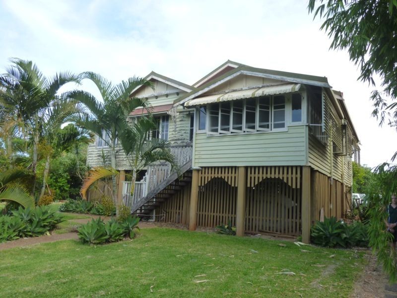 8 OAKES STREET, Childers QLD 4660