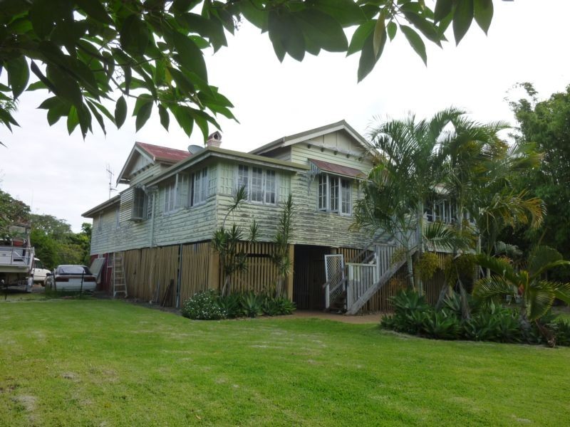 8 OAKES STREET, Childers QLD 4660
