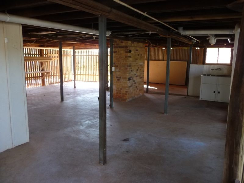 8 OAKES STREET, Childers QLD 4660