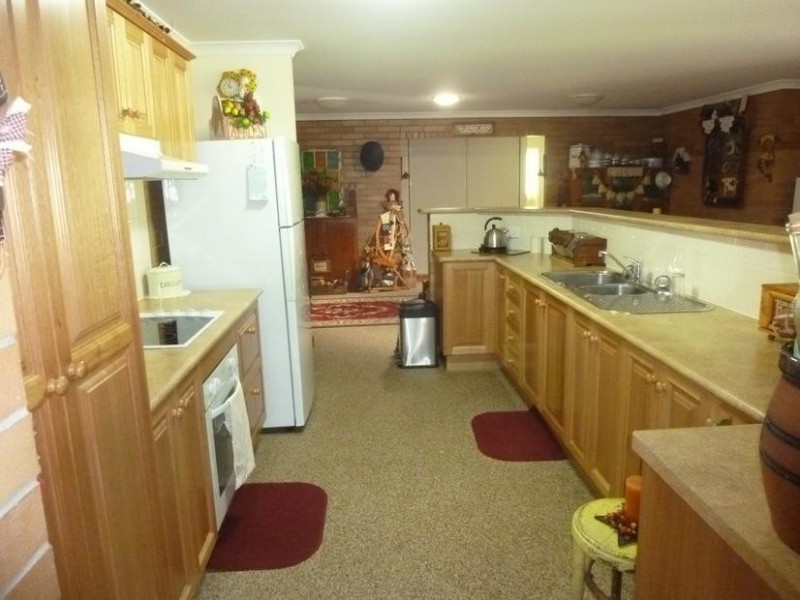 8 Whites Road, Horton QLD 4660