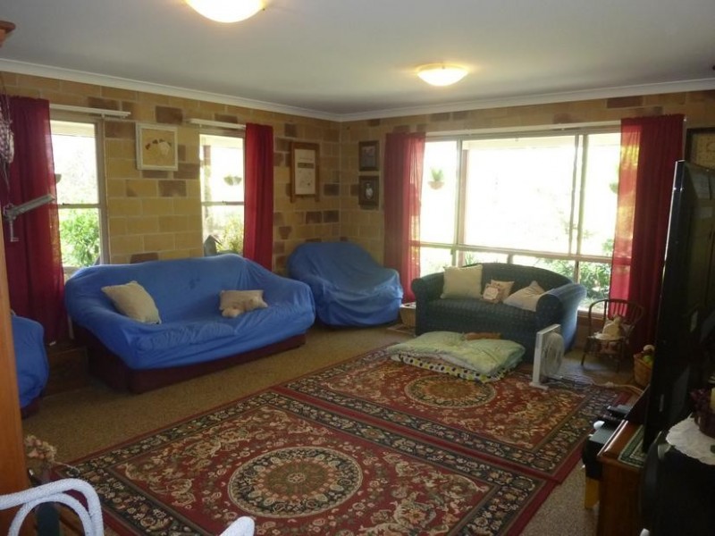 8 Whites Road, Horton QLD 4660