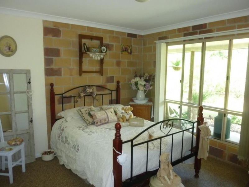 8 Whites Road, Horton QLD 4660