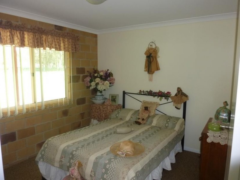 8 Whites Road, Horton QLD 4660