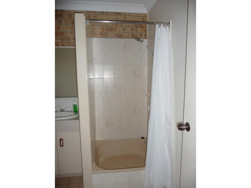 3/2 Mungomery Street, Childers QLD 4660