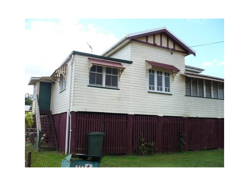 37 Macrossan, Childers QLD 4660