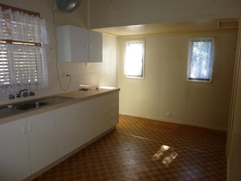 5 PIZZEY STREET, Childers QLD 4660