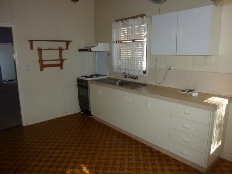 5 PIZZEY STREET, Childers QLD 4660